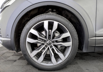 Подержанный автомобиль Volkswagen Touareg 2021 года (18 фото)