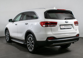 Подержанный автомобиль Kia Sorento 2017 года (7 фото)