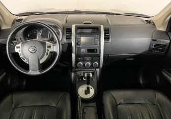 Подержанный автомобиль Nissan X-Trail 2012 года (12 фото)