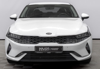 Подержанный автомобиль Kia K5 2021 года (2 фото)
