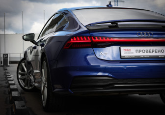 Подержанный автомобиль Audi A7 2021 года (28 фото)