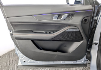 Подержанный автомобиль Changan UNI-K 2024 года (19 фото)