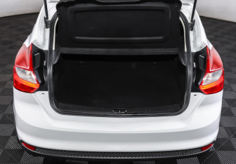 Подержанный автомобиль Ford Focus Hatchback 2011 года (10 фото)