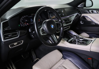 Подержанный автомобиль BMW X6 2021 года (15 фото)