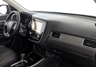Подержанный автомобиль Mitsubishi Outlander 2021 года (13 фото)