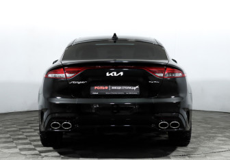 Подержанный автомобиль Kia Stinger 2023 года (6 фото)