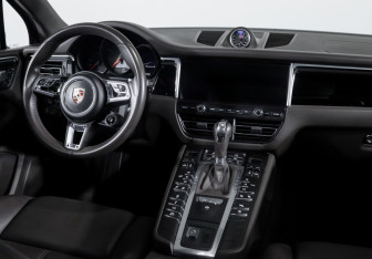 Подержанный автомобиль Porsche Macan 2019 года (12 фото)