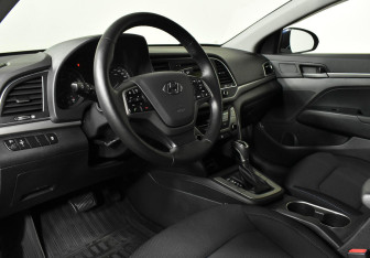 Подержанный автомобиль Hyundai Elantra Sedan 2018 года (11 фото)