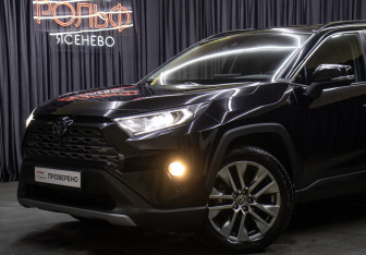 Подержанный автомобиль Toyota RAV4 2020 года (22 фото)