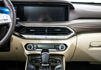 Подержанный автомобиль FAW Bestune T77 2022 года (8 фото)