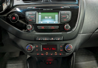 Подержанный автомобиль Kia Ceed Hatchback 2015 года (23 фото)