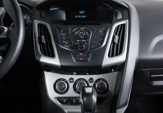 Подержанный автомобиль Ford Focus Hatchback 2013 года (10 фото)
