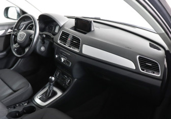 Подержанный автомобиль Audi Q3 2017 года (10 фото)