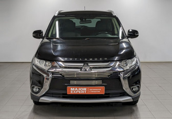Подержанный автомобиль Mitsubishi Outlander 2016 года (2 фото)