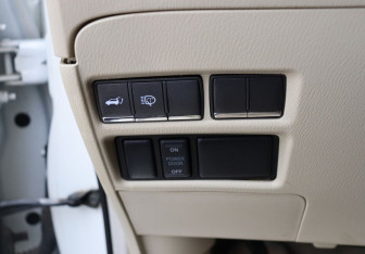 Подержанный автомобиль Infiniti QX80 2015 года (17 фото)