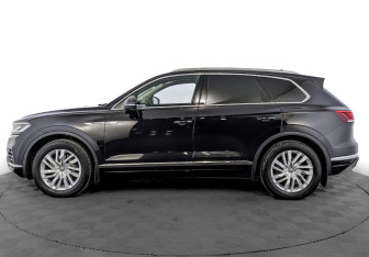 Подержанный автомобиль Volkswagen Touareg 2018 года (8 фото)