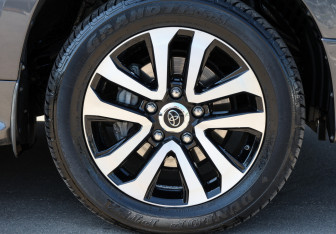 Подержанный автомобиль Toyota Land Cruiser Suv 2019 года (29 фото)