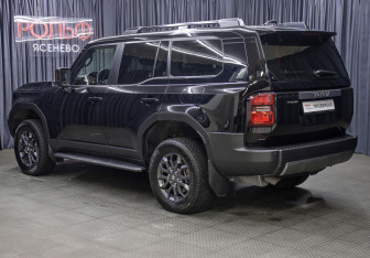 Подержанный автомобиль Toyota Land Cruiser Prado 2024 года (7 фото)