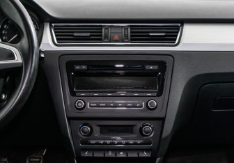 Подержанный автомобиль Skoda Rapid Liftback 2014 года (8 фото)