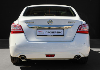 Подержанный автомобиль Nissan Teana 2014 года (5 фото)