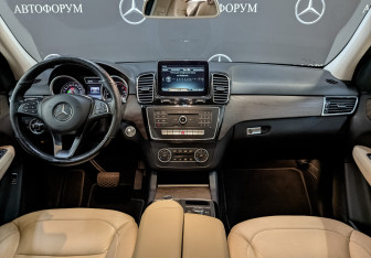 Подержанный автомобиль Mercedes-Benz GLE 2016 года (14 фото)