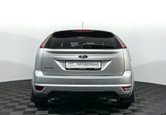Подержанный автомобиль Ford Focus Hatchback 2009 года (6 фото)
