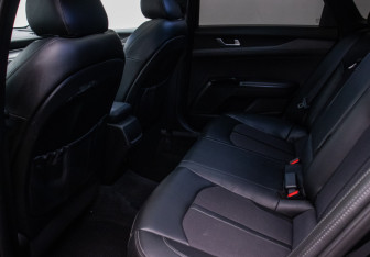 Подержанный автомобиль Kia K5 2020 года (11 фото)