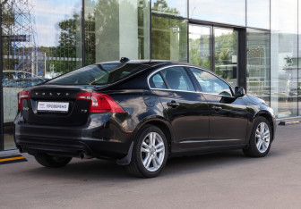 Подержанный автомобиль Volvo S60 2016 года (5 фото)