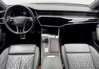 Подержанный автомобиль Audi A7 2021 года (17 фото)