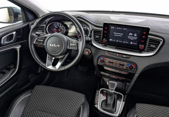 Подержанный автомобиль Kia Ceed Hatchback 2022 года (29 фото)