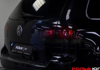 Подержанный автомобиль Volkswagen Touareg 2002 года (18 фото)