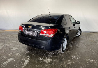Подержанный автомобиль Chevrolet Cruze Sedan 2010 года (5 фото)