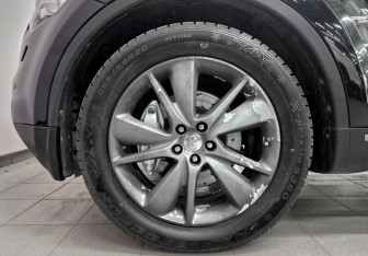 Подержанный автомобиль Infiniti QX70 2013 года (18 фото)