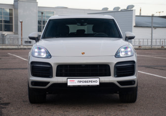 Подержанный автомобиль Porsche Cayenne 2023 года (2 фото)
