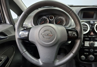 Подержанный автомобиль Opel Corsa 2012 года (15 фото)
