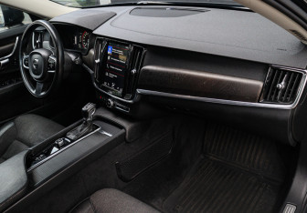 Подержанный автомобиль Volvo V90 Cross Country 2018 года (7 фото)