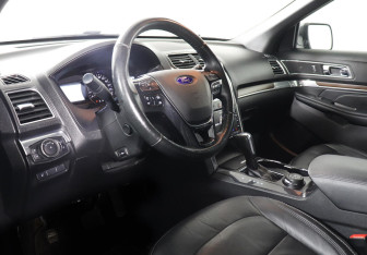 Подержанный автомобиль Ford Explorer 2017 года (8 фото)