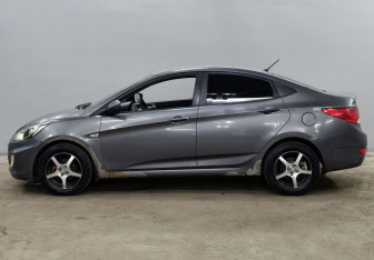 Подержанный автомобиль Hyundai Solaris Sedan 2011 года (8 фото)