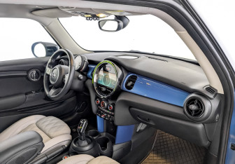 Подержанный автомобиль MINI Hatch 2021 года (11 фото)