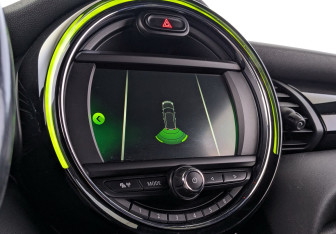 Подержанный автомобиль MINI Hatch 2019 года (16 фото)