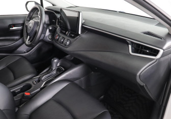 Подержанный автомобиль Toyota Corolla Sedan 2020 года (10 фото)
