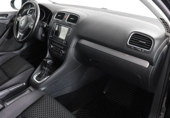 Подержанный автомобиль Volkswagen Golf Hatchback 2010 года (6 фото)