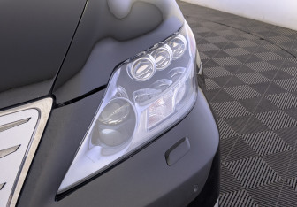 Подержанный автомобиль Lexus LS 2011 года (11 фото)