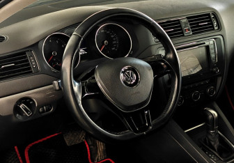 Подержанный автомобиль Volkswagen Jetta Sedan 2015 года (12 фото)