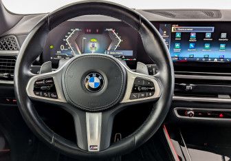 Подержанный автомобиль BMW X5 2023 года (22 фото)