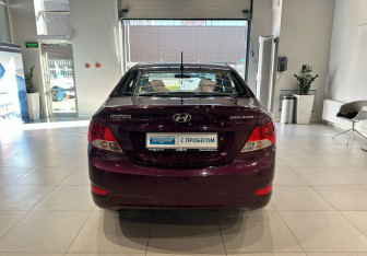 Подержанный автомобиль Hyundai Solaris Sedan 2012 года (5 фото)