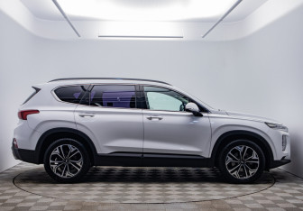 Подержанный автомобиль Hyundai Santa Fe 2018 года (6 фото)