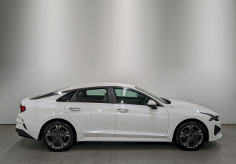 Подержанный автомобиль Kia K5 2022 года (4 фото)