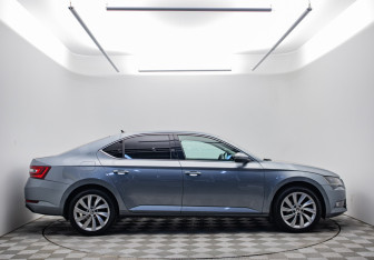Подержанный автомобиль Skoda Superb Liftback 2019 года (4 фото)