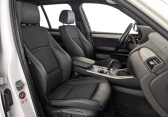 Подержанный автомобиль BMW X3 2015 года (24 фото)